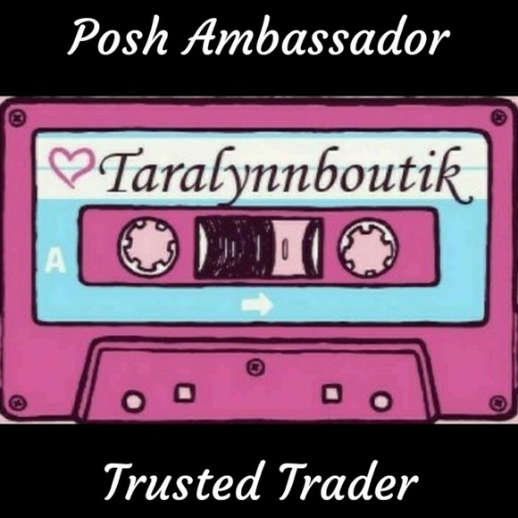 👛Your favorite boutique owner, Tara👛 - Picture 1 of 7
